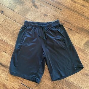 Under Armor athletic shorts size Small
